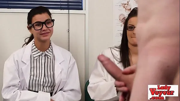 Regardez Infirmières voyeur anglais instruisant un mec qui tire nouveaux clips