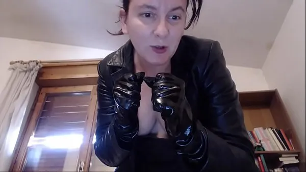 دیکھیں Latex gloves long leather jacket ready to show you who's in charge here filthy slave تازہ تراشے