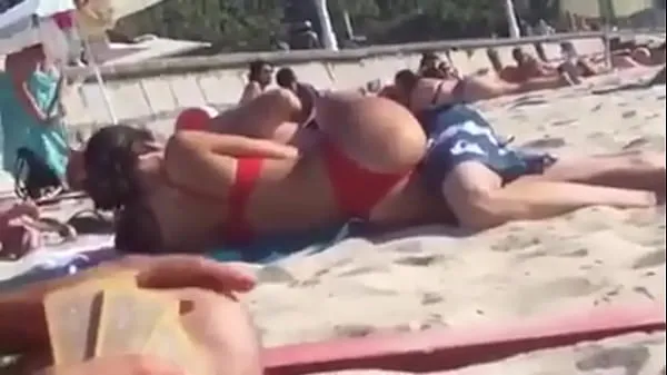 Oglejte si Fucked straight on the beach sveže posnetke