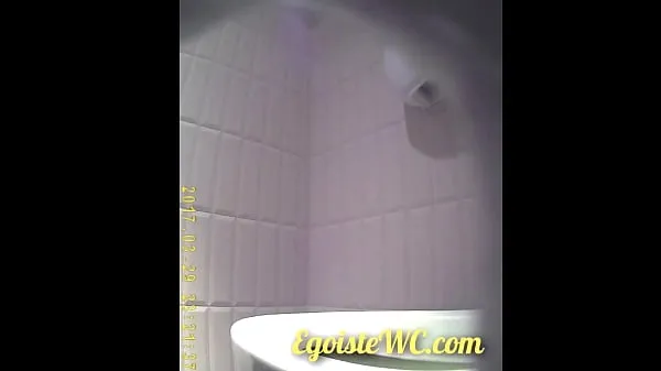Tonton The camera in the women's toilet filmed the beautiful vaginas of girls close-up Klip baru