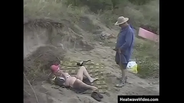 Xem Hey My step Grandma Is A Whore - Piri - Older gentleman is taking a relaxing walk on the beach when he rounds a corner and is completely shocked to see a old granny masturbating Clip mới