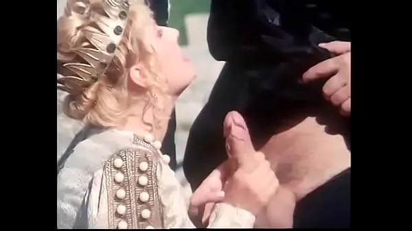 Obejrzyj Queen Hertrude proposes her husband, king of Denmarke to get into the spirit of forthcoming festal daynowe klipy