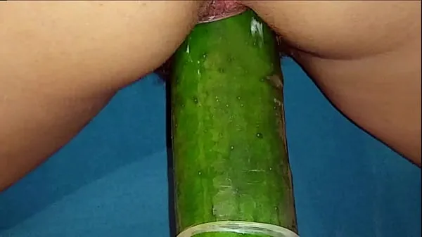 Watch I wanted to try a big and thick cock, we tried a cucumber and this happened ... Vaginal expedition part 2 (the cucumber fresh Clips