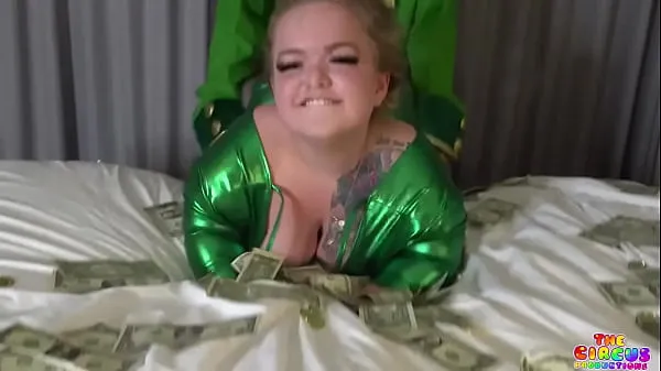 Obejrzyj Fucking a Leprechaun on Saint Patrick’s daynowe klipy