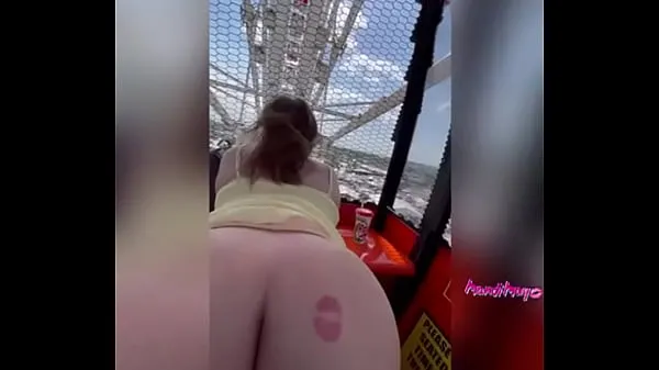 Tonton Slut get fucks in public on the Ferris wheel Klip baharu