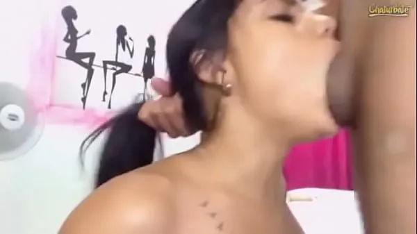 Tonton Latina cam girl sucks it like she loves it Klip baru
