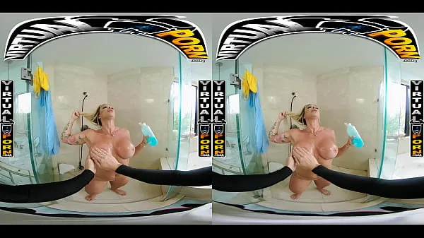 دیکھیں Busty Blonde MILF Robbin Banx Seduces Step Son In Shower تازہ تراشے