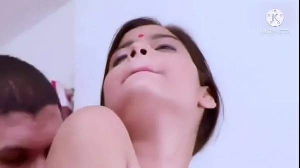 Titta på Indian girl Aarti Sharma seduced into threesome web series färska klipp