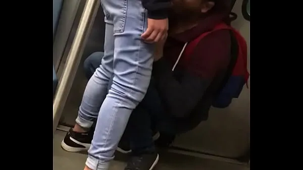 Katso Blowjob in the subway tuoretta leikettä