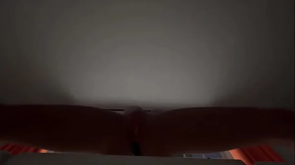 Pozrite si Girl masturbating In VR nových klipov