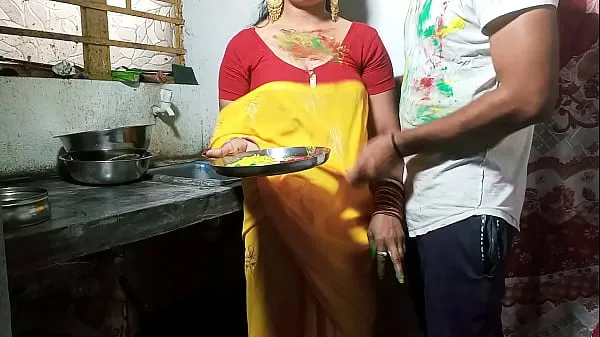 Se XXX Bhabhi Fuck in clean Hindi voice by painting sexy bhabhi on holi ferske klipp