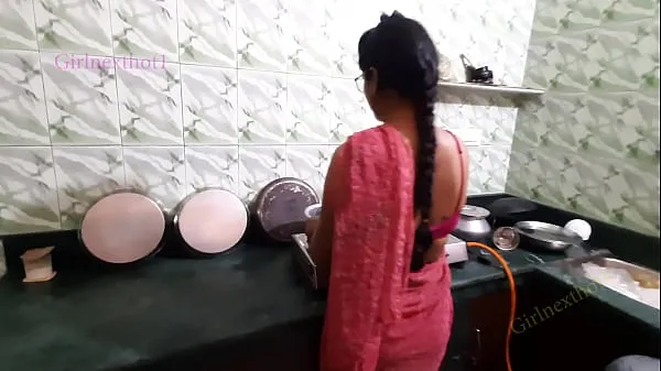 Xem Indian Bhabi Fucked in Kitchen by Devar - Bhabi in Red Saree Clip mới