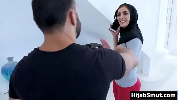 دیکھیں Muslim girl fucked rough by stepsister's boyfriend تازہ تراشے