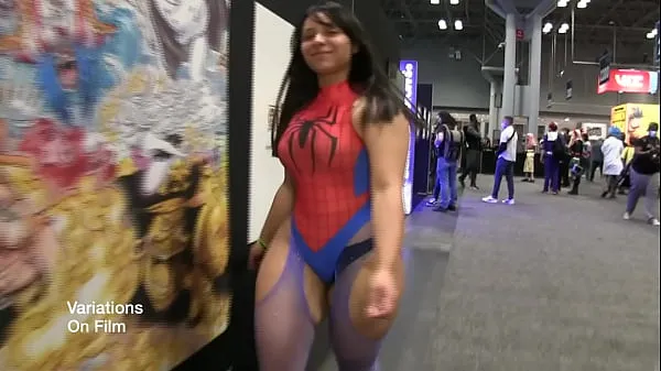 Obejrzyj Big Booty Nixlynka Visits New York Comic Con 2021nowe klipy