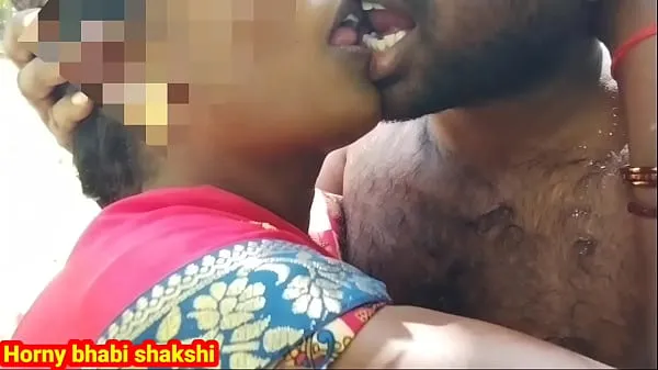 Se Desi horny girl was going to the forest and then calling her friend kissing and fucking friske klip