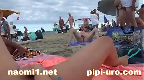 Tonton girl masturbate on beach Klip baharu