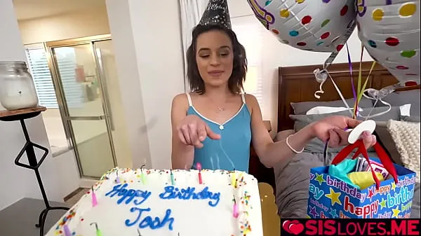 شاهد Joshua Lewis celebrates birthday with Aria Valencia's delicious pussy مقاطع جديدة