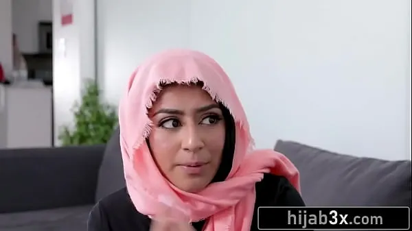 Obejrzyj Hot Muslim Teen Must Suck & Fuck Neighbor To Keep Her Secret (Binky Beaznowe klipy