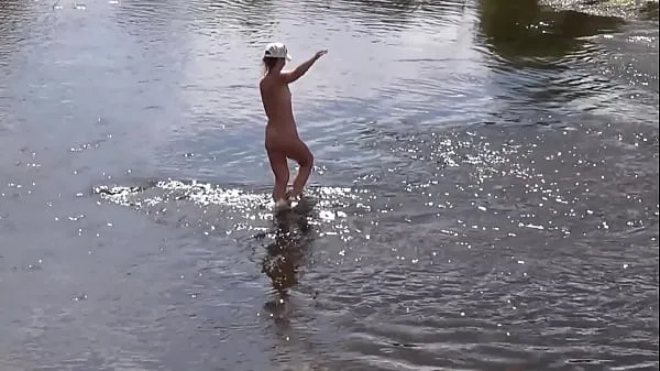 Παρακολουθήστε Russian Mature Woman - Nude Bathing φρέσκα κλιπ