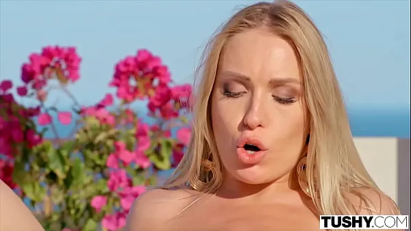Obejrzyj TUSHY Sexy hotel patron Angelika seduces valet for anal funnowe klipy