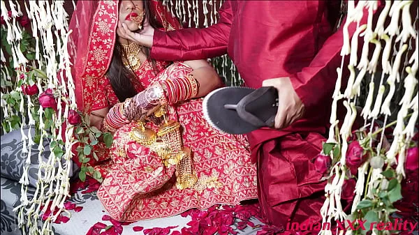 Oglejte si Indian marriage honeymoon XXX in hindi sveže posnetke
