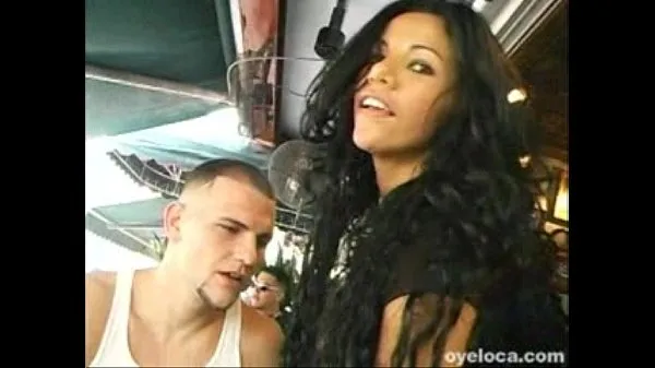 Se Nice curvy Colombian Xiomara Rodriguez wastes no time getting to know her new friend friske klip