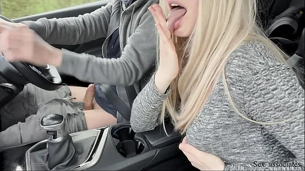 Nézzen meg Amazing handjob while driving!! Huge load. Cum eating. Cum play friss klipet