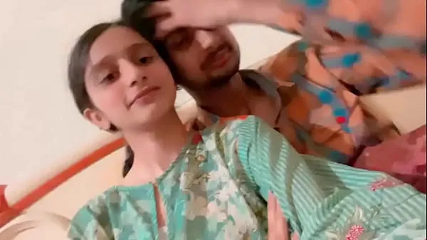 دیکھیں Cute Indian girl Passionate sex with licking Pussy تازہ تراشے