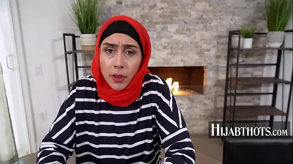 Obejrzyj Stepmom In Hijab Learns What American MILFS Do- Lilly Hallnowe klipy