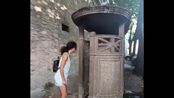 Xem I pee outside in a medieval toilet Clip mới