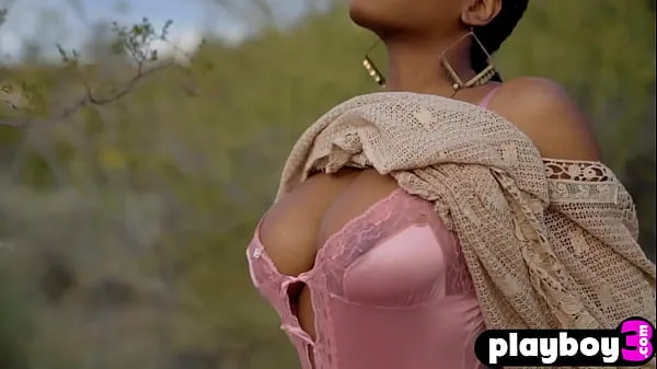 Titta på Big tits ebony teen model Nyla posing outdoor and babe exposed her stunning body färska klipp