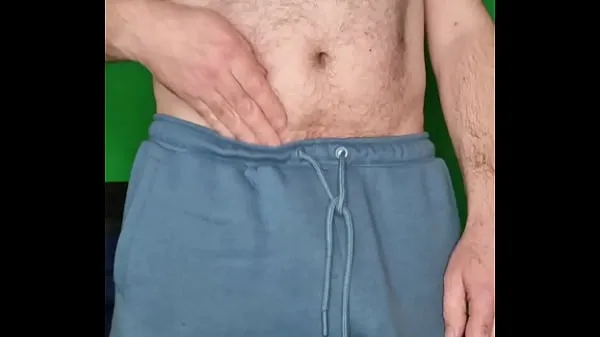 Guarda Feeling horny with only trackies onnuovi clip