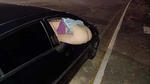 Katso Wife ass out for strangers to fuck her in public tuoretta leikettä