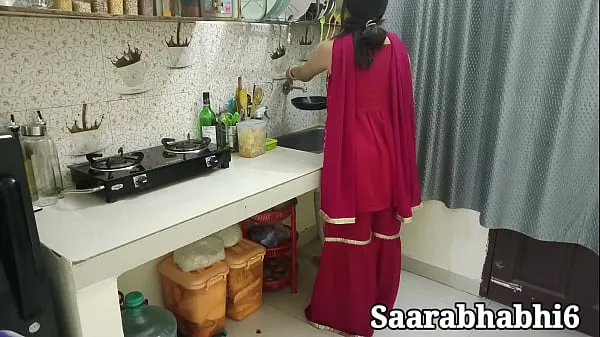 Assista a Dirty bhabhi had sex with devar in kitchen in Hindi audio clipes recentes