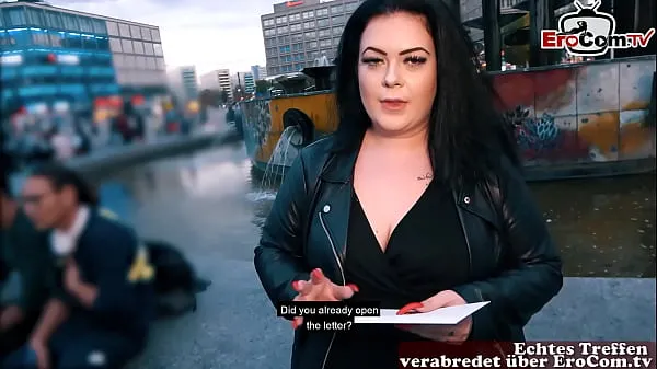 Mira Chica gorda gordita alemana recogida en un casting callejero real clips nuevos