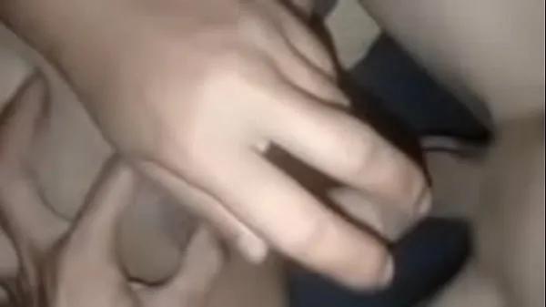 Tonton Spreading the beautiful girl's pussy, giving her a cock to suck until the cum filled her mouth, then still pushing the cock into her clit, fucking her pussy with loud moans, making her extremely aroused, she masturbated twice and cummed a lot Klip baru