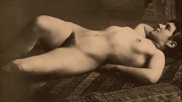 Nézzen meg Two Centuries of Vintage Pornography friss klipet