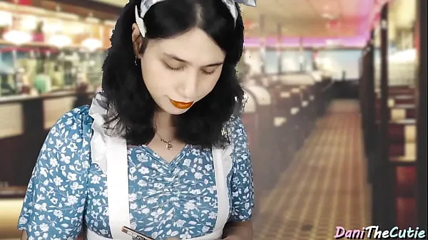 Regardez Fucking the pretty waitress DaniTheCutie in the weird Asian Diner feels nice nouveaux clips