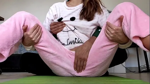 شاهد asian amateur real homemade teasing pussy and small tits fetish in pajamas مقاطع جديدة