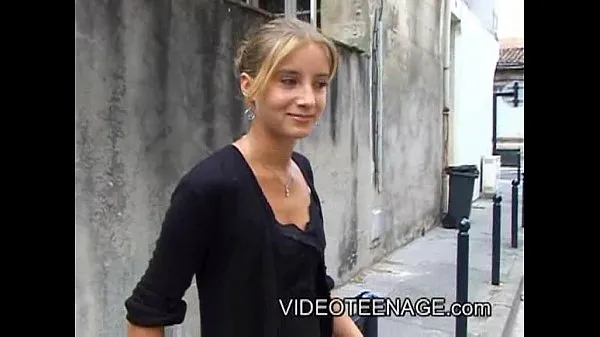 Bekijk 18 years old blonde teen first casting nieuwe clips