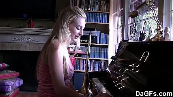 Tonton Dagfs - She Fucks During Her Piano Lesson Klip baharu