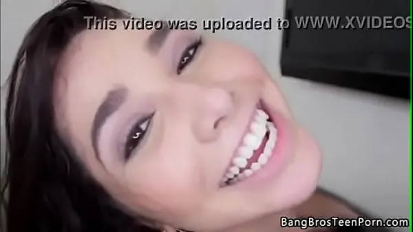 Pozrite si Beautiful latina with Amazing Tits Gets Fucked 3 nových klipov