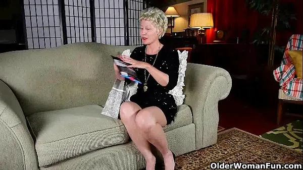 Watch Mature mom can't resist her pantyhose fetish fresh Clips